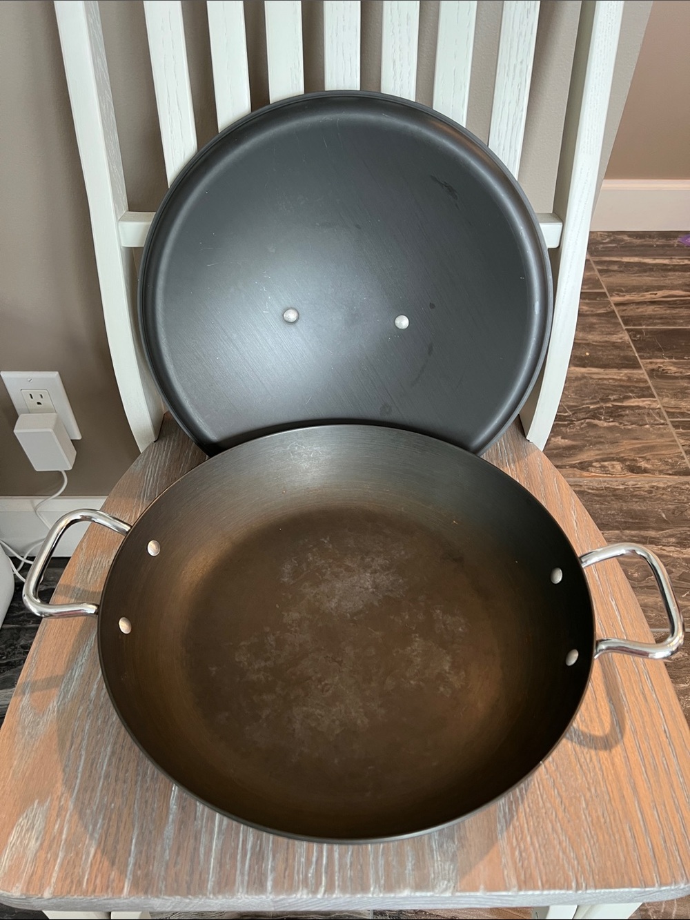 🇺🇸13” Covered Skillet with Side Handles🇺🇸 - Picture 3 of 5